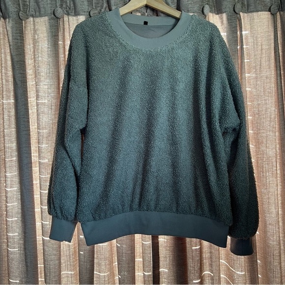 Gray Teddy Crewneck Sweatshirt Size Medium - Picture 2 of 10